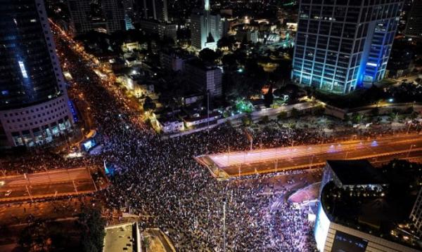عشرات آلاف المستوطنين يتظاهرون ضد حكومة نتنياهو