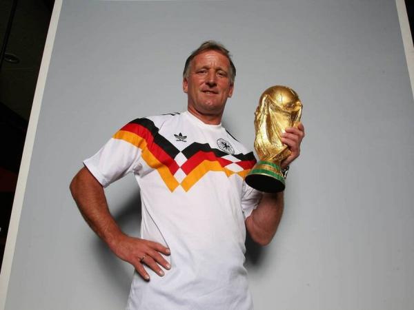 وفاة أسطورة ألمانيا أندرياس بريمه الفائز بكأس العالم 1990