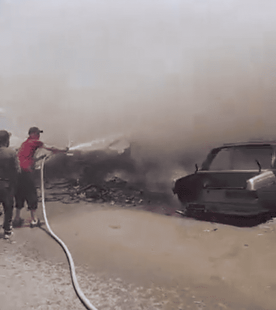 حريق يطال 3 مركبات إثر حريق أعشاب امتد إلى المدينة الصناعية في اربد