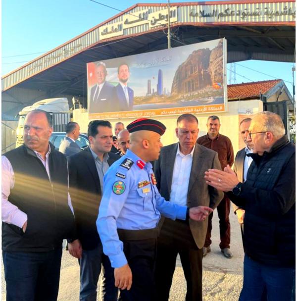 وزيرا الأشغال والداخلية يتفقدان العمل في مركز جابر الحدودي