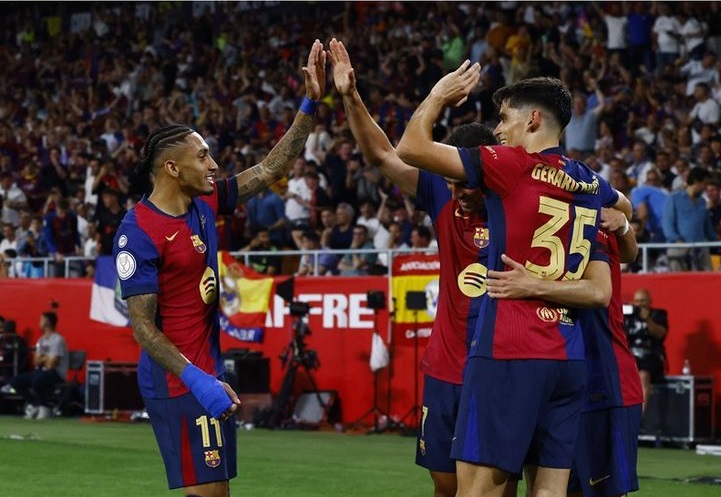 برشلونة يتوج بكأس الملك بعد فوزه على ريال مدريد