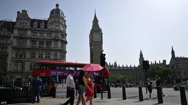 تباطؤ نمو الأجور في المملكة المتحدة وسط ضعف سوق العمل