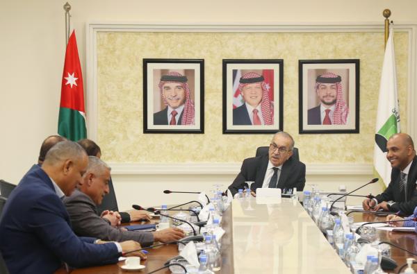 أبو السمن: إنهاء مشاريع المحافظات قبل نهاية السنة المالية