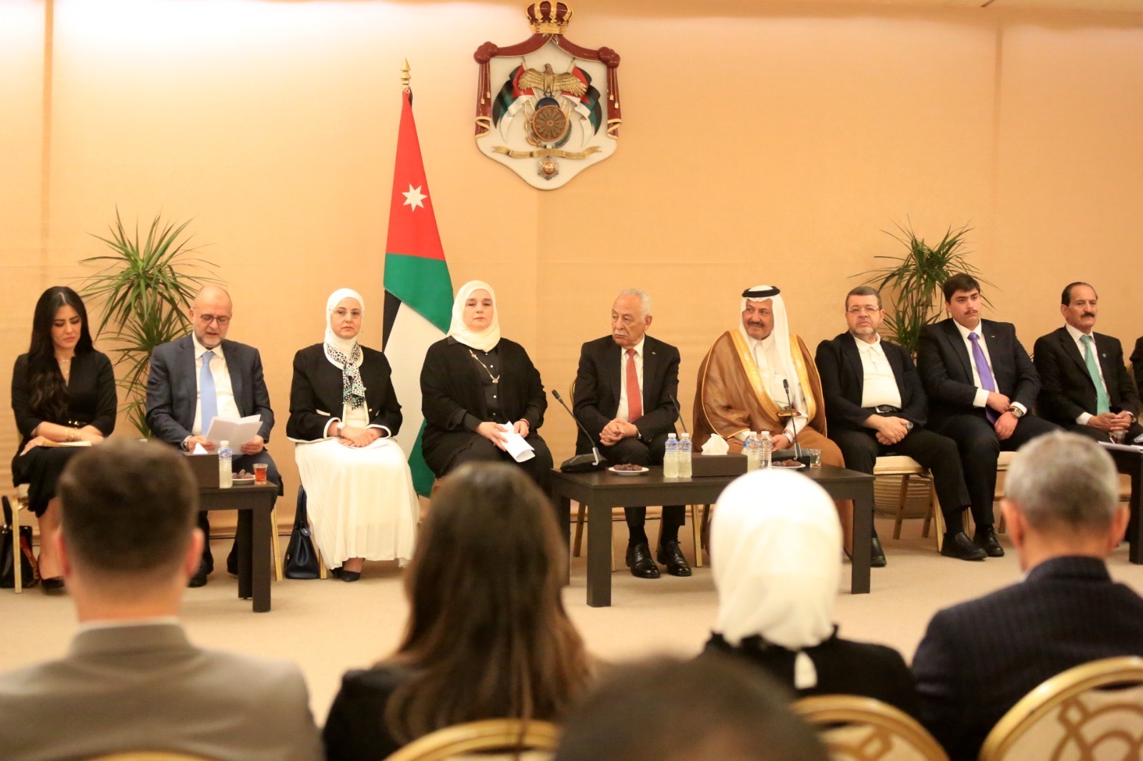 خلال لقائه 300 شخصية من خريجي وخريجات الكلية العلمية الإسلامية .. العيسوي: الأردن بقيادة الملك منارة للاستقرار وركيزة للاعتدال وصوت حق وعدل