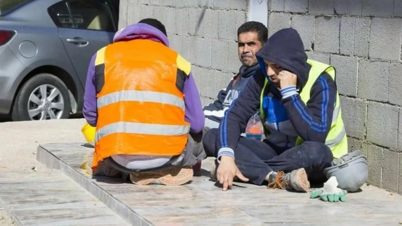 بيت العمال: قرار وقف استقدام العمالة الوافدة يفتقر إلى دراسات قطاعية ويهدد الإنتاجية
