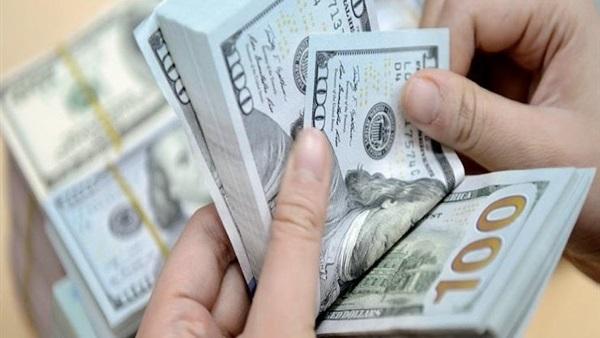 الدولار يتجه إلى التراجع لخامس شهر على التوالي