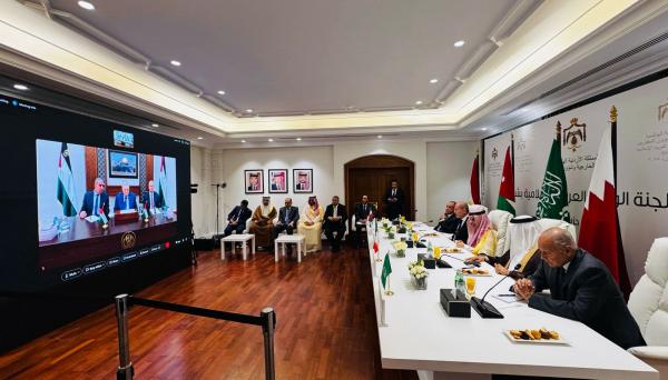 اللجنة العربية الاسلامية تجتمع بالرئيس عباس عن بعد
