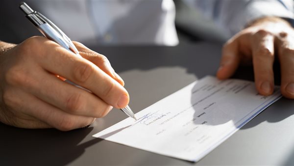 موافقة حكومية على خدمة للاستعلام عن الملاءة المالية لمصدري الشيكات