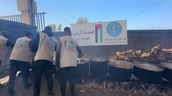الحملة الأردنية والخيرية الهاشمية تواصلان توزيع وجبات في غزة