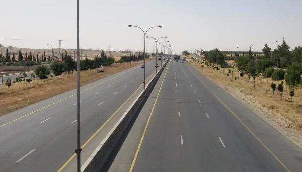 %70 نسبة إنجاز مسرب الخدمات على طريق المطار
