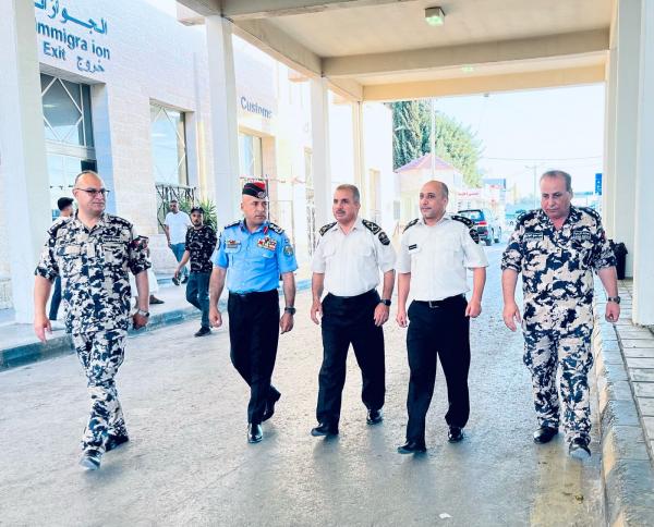 مدير الجمارك يوجه بتسهيل حركة المسافرين والشحن في حدود جابر