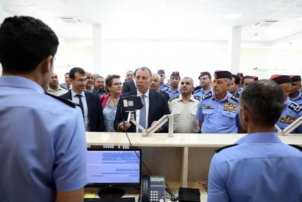 الفراية يفتتح مبنى الحافلات وغرفة الإدارة المتكاملة في حدود جابر