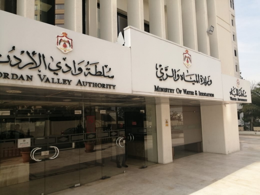 28 متقاعدا في