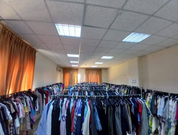 بنك الملابس الخيري ينفّذ نشاطاً إنسانياً في لواء البتراء