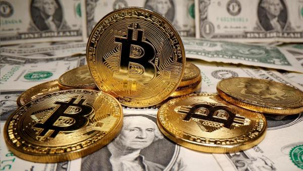 بيتكوين تتراجع وسط مخاوف التوترات التجارية العالمية
