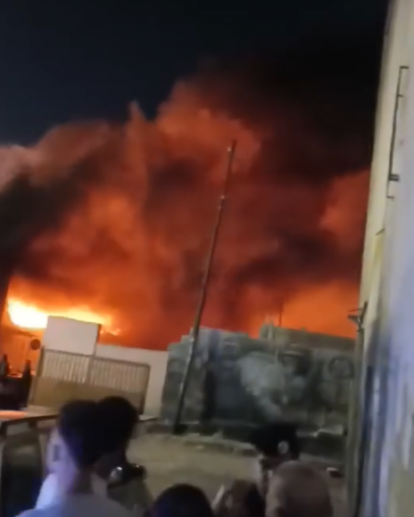 الزرقاء : إخماد حريق شب داخل مصنع أثاث ومفروشات