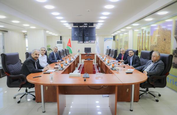 صندوق استثمار أموال الضمان يطلع على أداء شركة كهرباء إربد وخططها