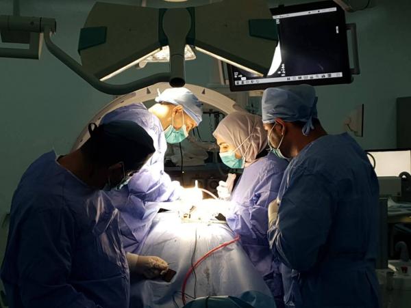 مستشفى الزرقاء ينجز عملية نوعية لمريض يعاني من تعقيدات صحية نادرة
