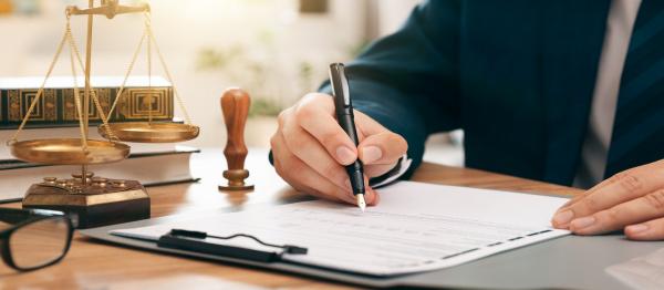 مشروع قانون معدِّل يجيز استخدام الوسائل الإلكترونية في معاملات كاتب العدل