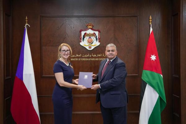 الأردن يتسلم أوراق اعتماد سفيرة التشيك الجديدة