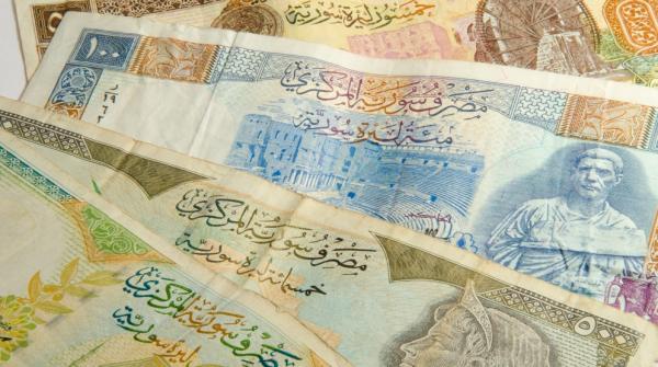 سوريا تعتزم إعادة تقييم عملتها وحذف صفرين سعيا لتحقيق الاستقرار