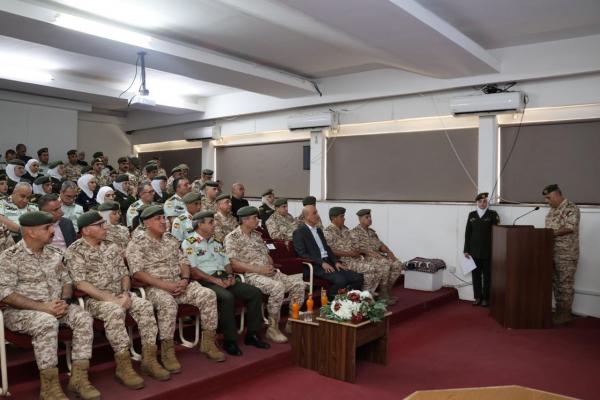 مدير عام الخدمات الطبية يفتتح عيادة 