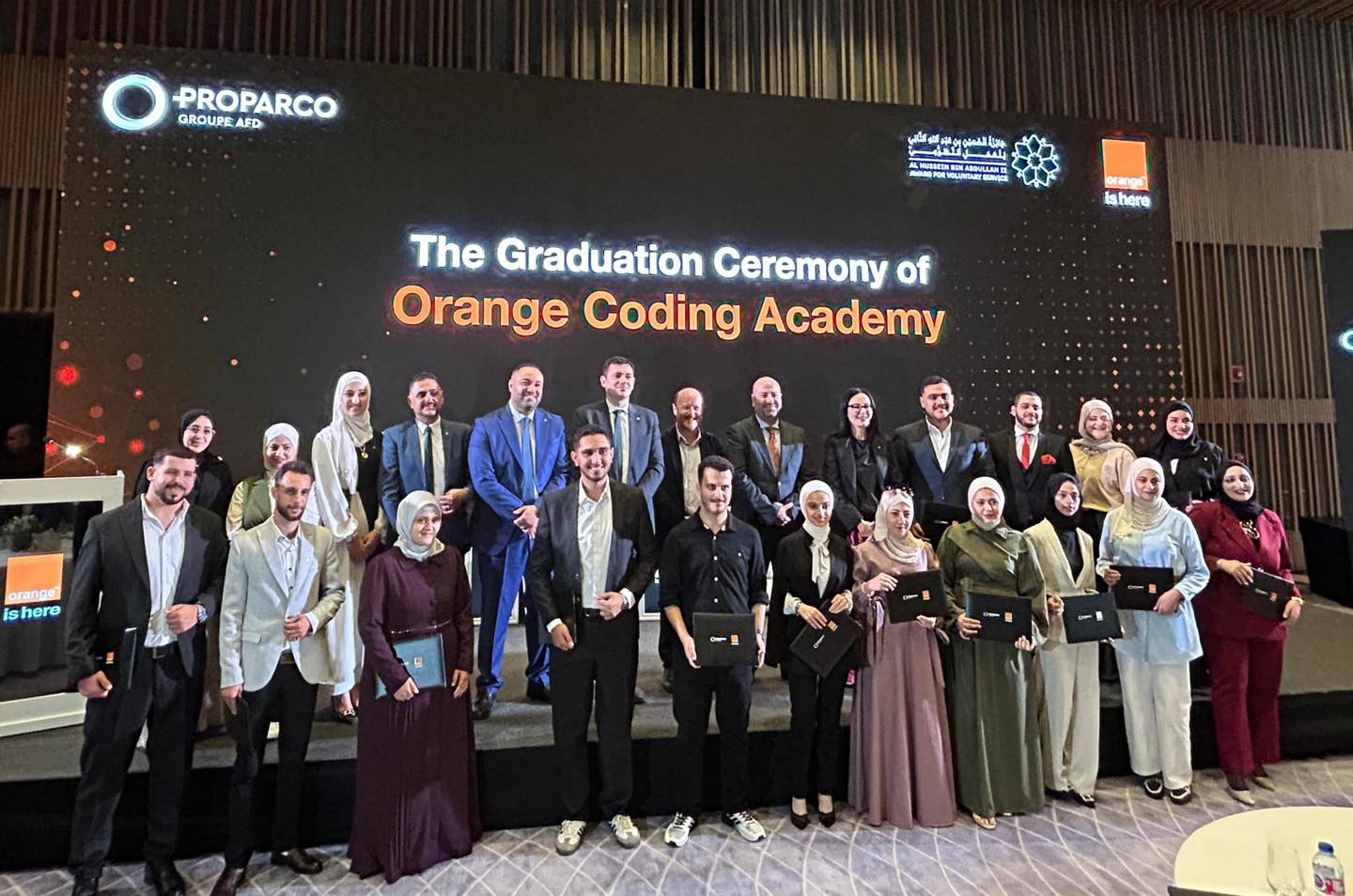 بالفيديو والصور .. اورنج الأردن و Proparco تحتفلان بتخريج الفوج الخامس من أكاديمية البرمجة في العقبة