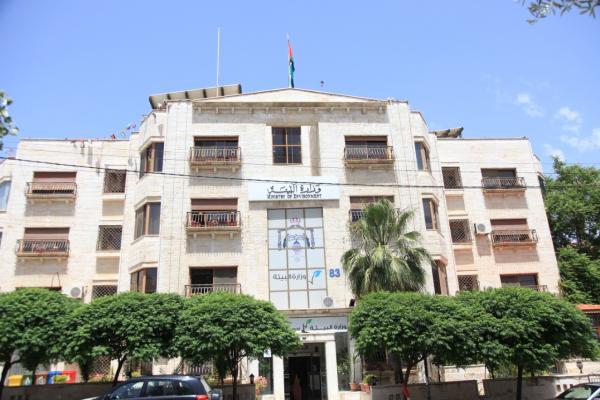 وزارة البيئة وأمانة عمان تعالجان تراكم النفايات باللويبدة