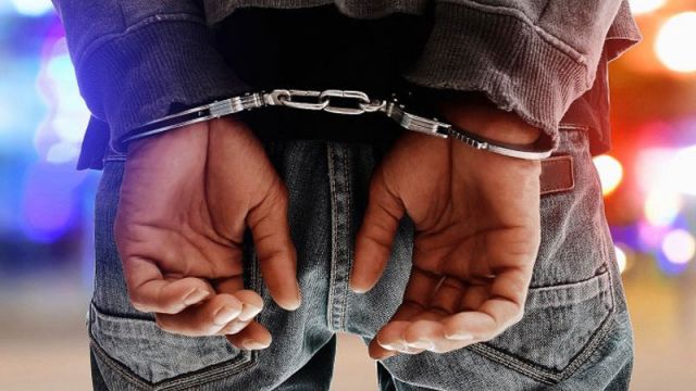 القبض على ناشر فيديوهات استعراضية لإطلاق نار ومخالفات مرورية