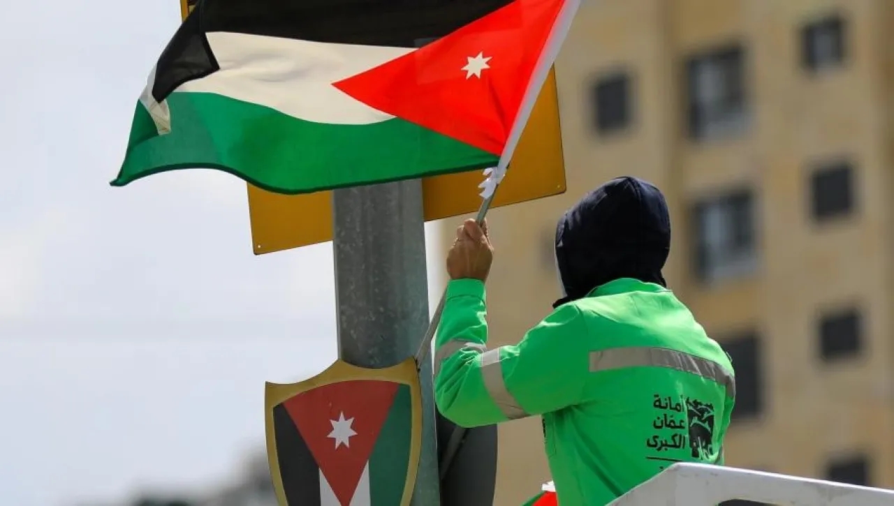 أمانة عمان: توزيع العلم مجاناً لرفعه على السواري في المناسبات