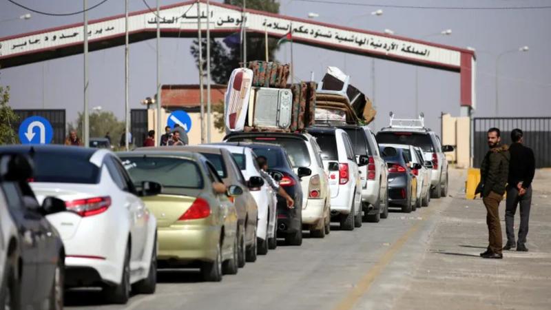 مساعدات مالية للاجئين السوريين العائدين طواعية من الأردن إلى بلادهم