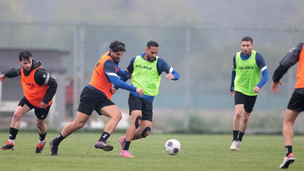 المنتخب الوطني يواصل تدريباته تأهباً لمواجهة بوليفيا في تركيا