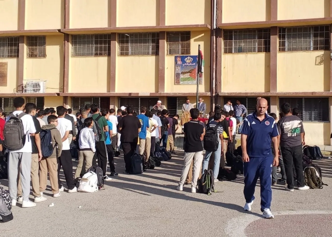 مدرسة تنشر أسماء الطلبة المتغيبين يومياً عبر فيسبوك