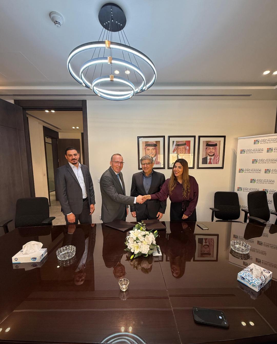 اتفاقية بين مجمع الملك الحسين للأعمال ومجموعة مختبرات PMLAB الطبية الدقيقة لافتتاح فرع للمختبر داخل المجمع