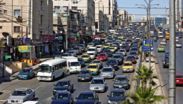 تعطُّل مركبة في صويلح يتسبب بازدحام خانق