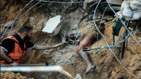 انتشال جثامين 20 شهيداً من عيادة الشيخ رضوان في غزة