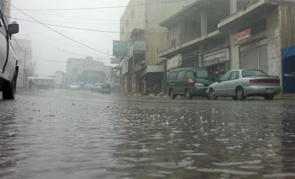 بلدية الأزرق تعلن حالة الطوارئ خلال المنخفض الجوي
