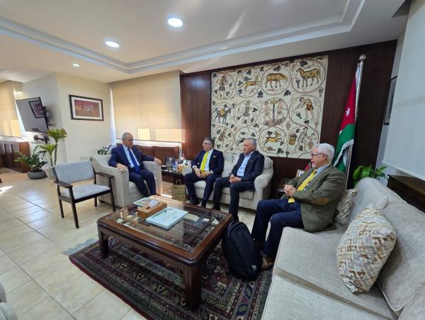 وزير السياحة يبحث مع وفد لبناني الية تعزيز السياحة البيئية