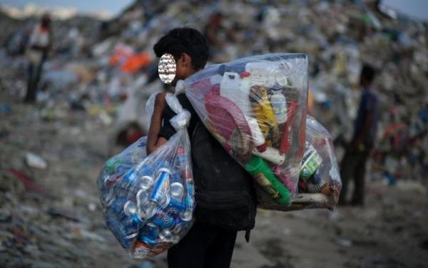 دراسة: 150 دينارا متوسط دخل أسر الأطفال نابشي النفايات