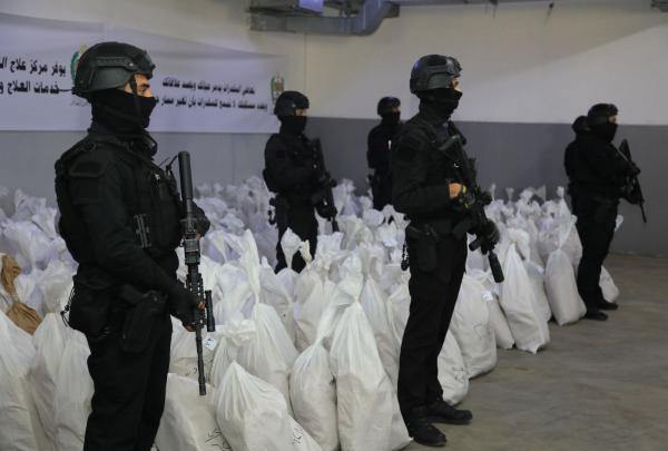 الأمن يتلف كوكائين وهيروين وحشيش وماريجوانا ضبطت في 4 آلاف قضية