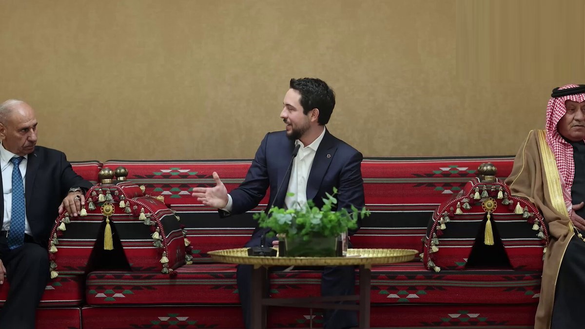 اربعون شخصية بينهم اربعة 