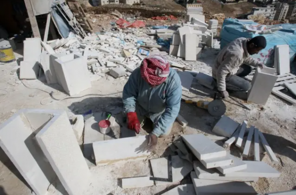 تسفير أي عامل غير أردني بدون تصريح