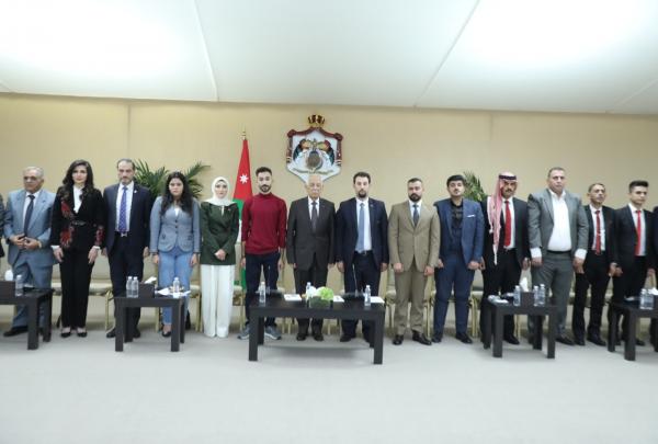 العيسوي: الشباب قلب الدولة النابض ومحور رؤية الملك وولي عهده للتحديث