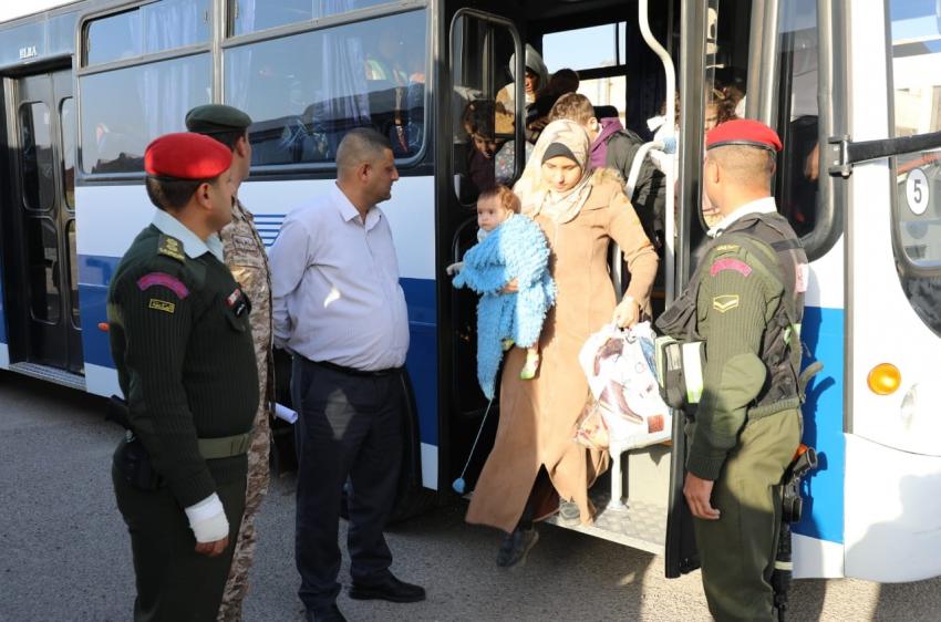 بالصور .. الجيش يُجلي دفعة جديدة من أطفال غزة المرضى للعلاج في الأردن