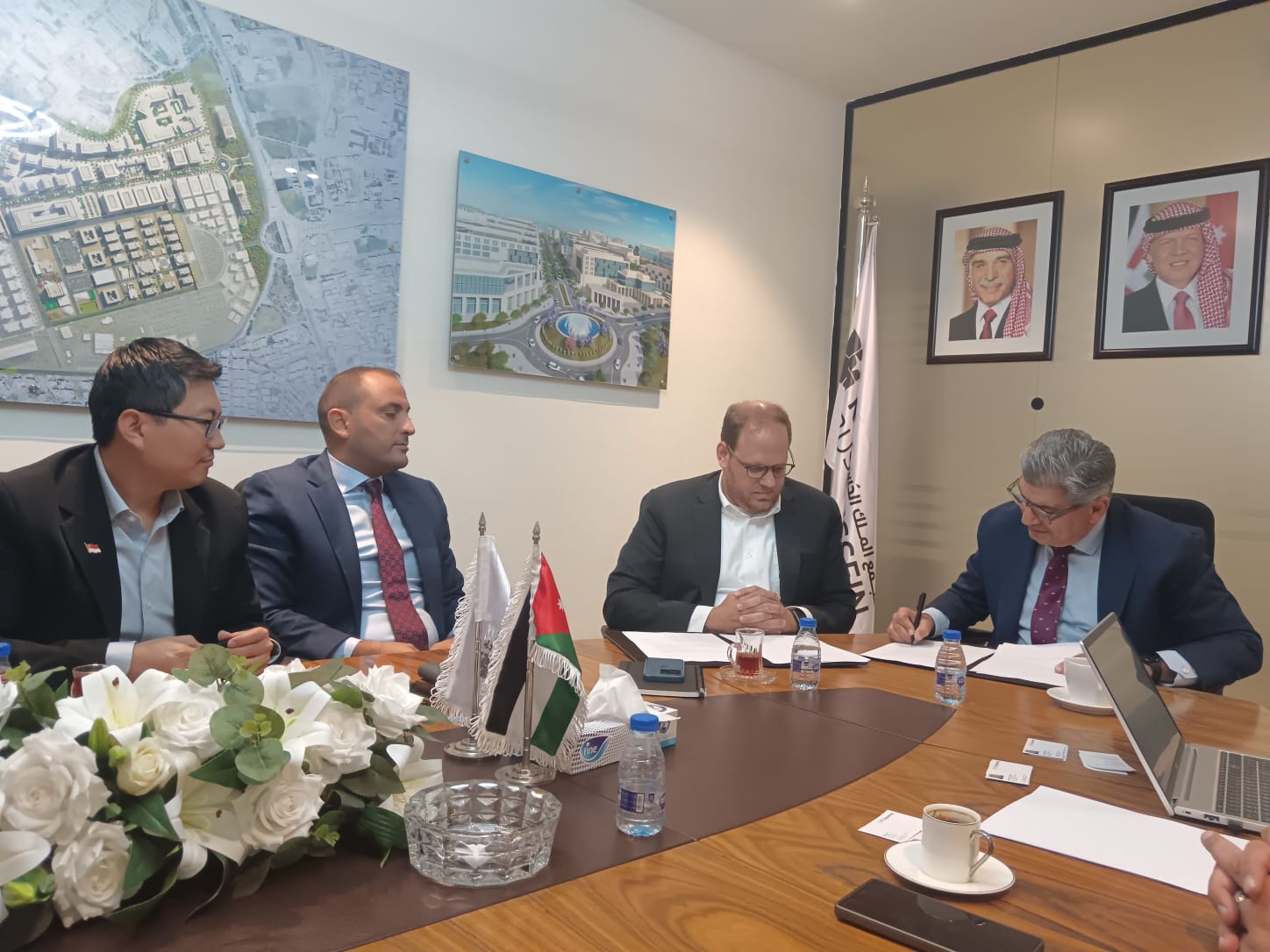 مجمع الملك الحسين للأعمال يوقع مذكرة تفاهم لبناء وتطبيق نظام حديث لادارة مواقف للسيارات