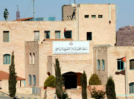 شمول سلطة إقليم البترا بالإعفاء من غرامات المسقفات والمعارف