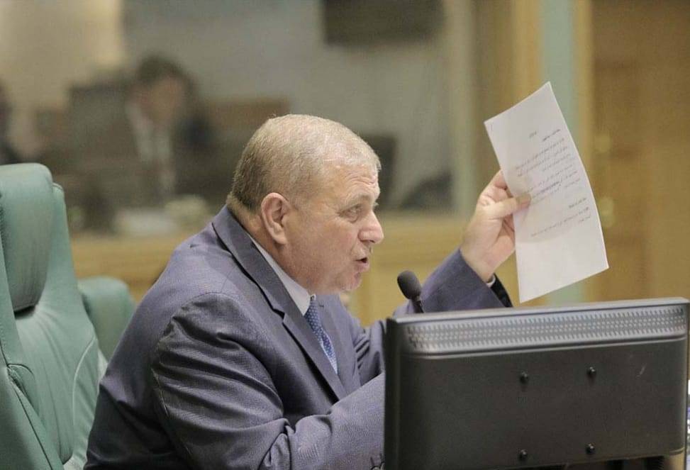 عطية: على الحكومة التفكير بجدية بزيادة الرواتب