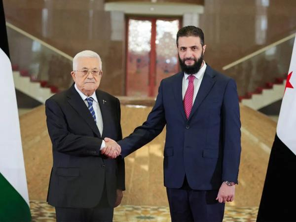 عباس يهنئ الرئيس السوري بالذكرى السنوية الأولى للتحرير
