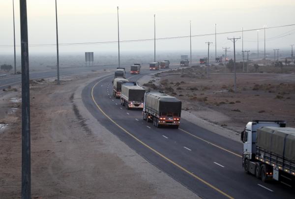 القوات المسلحة تسيّر قافلة مساعدات إلى اليمن