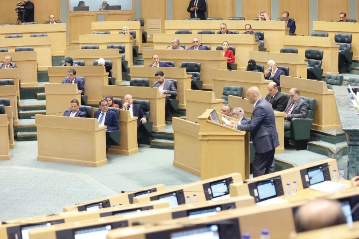 دعوات نيابية لرفع الرواتب وتحفيز الاستثمار ومحاربة الفساد